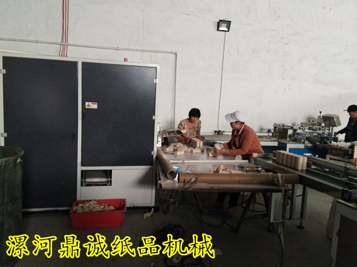 衛(wèi)生紙生產(chǎn)線(xiàn)現(xiàn)場(chǎng)